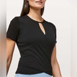 Lululemon Round Trip Short Sleeve Shirt in Black Size Small / 6 EUC